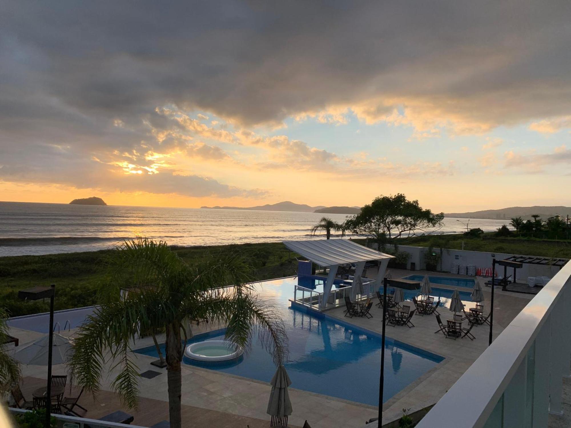 Bali Beach Home Club Rogga Beira Mar - Balneario Picarras Bagian luar foto